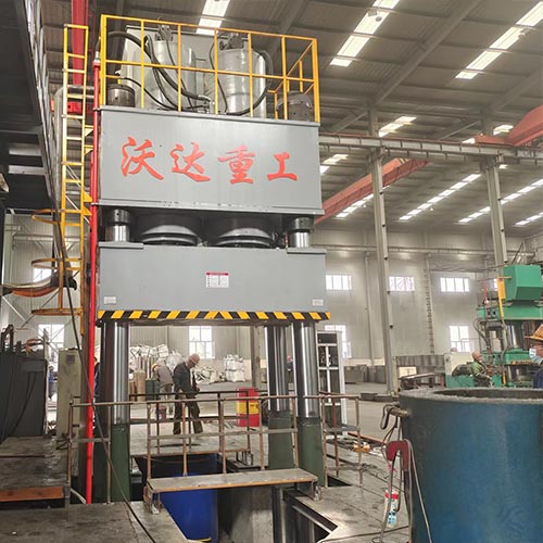 2000噸石墨坩堝成型液壓機(jī)_雙工位坩堝液壓機(jī)