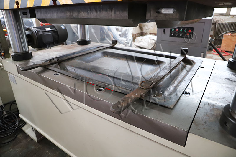 400噸液壓機(jī)多少錢 400噸液壓機(jī)多少錢