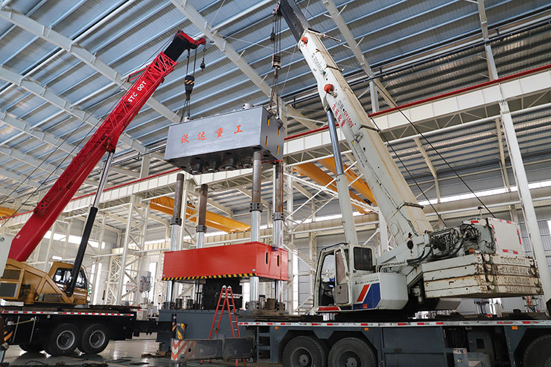 2500噸液壓機(jī) 2500噸液壓機(jī)