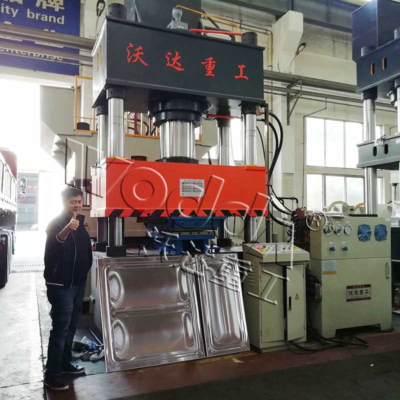 500噸不銹鋼水箱板成型液壓機 500噸不銹鋼水箱板成型液壓機