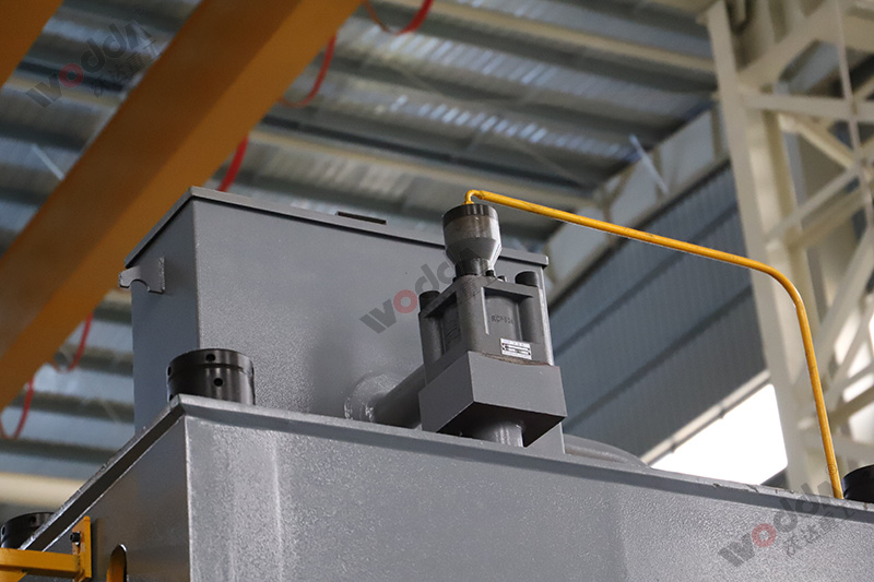 四柱液壓機如何選擇合適的液壓油？有哪些型號？