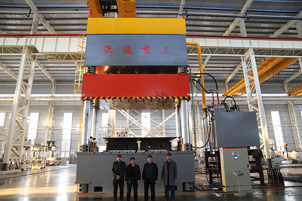 2500噸復(fù)合材料成型液壓機(jī)_大型四柱液壓機(jī)廠家 2500噸復(fù)合材料成型液壓機(jī)_大型四柱液壓機(jī)廠家