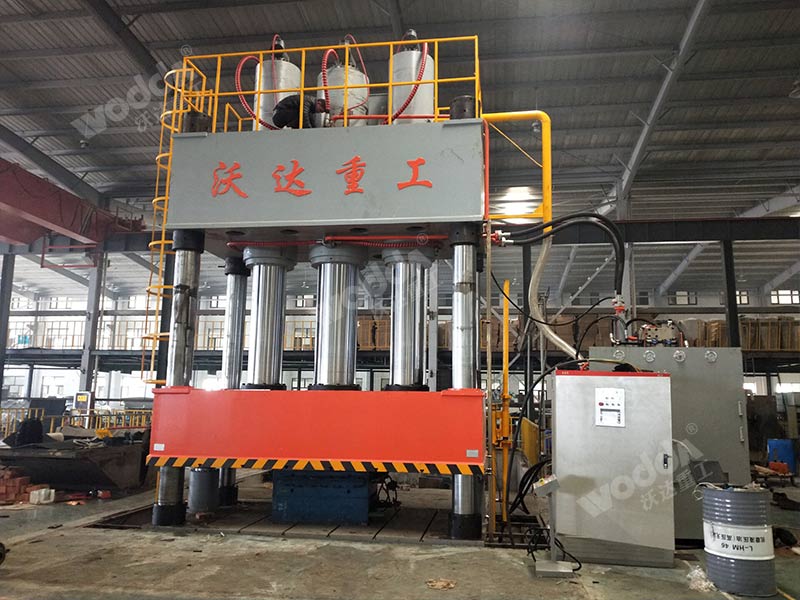 2000噸汽車導(dǎo)流罩成型液壓機(jī)哪家好? 2000噸汽車導(dǎo)流罩成型液壓機(jī)哪家好?