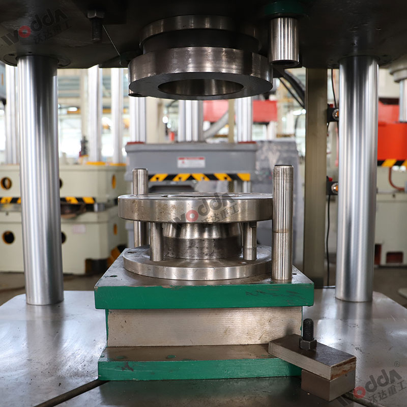 不銹鋼拉伸液壓機(jī) 不銹鋼拉伸液壓機(jī)