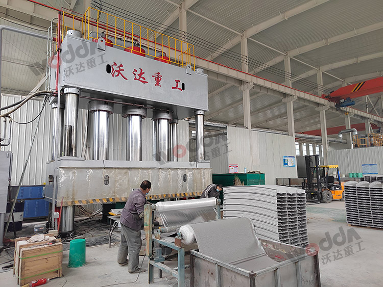 2000噸四柱液壓機模壓玻璃鋼電纜橋架玻璃鋼防腐板 2000噸四柱液壓機模壓玻璃鋼電纜橋架玻璃鋼防腐板