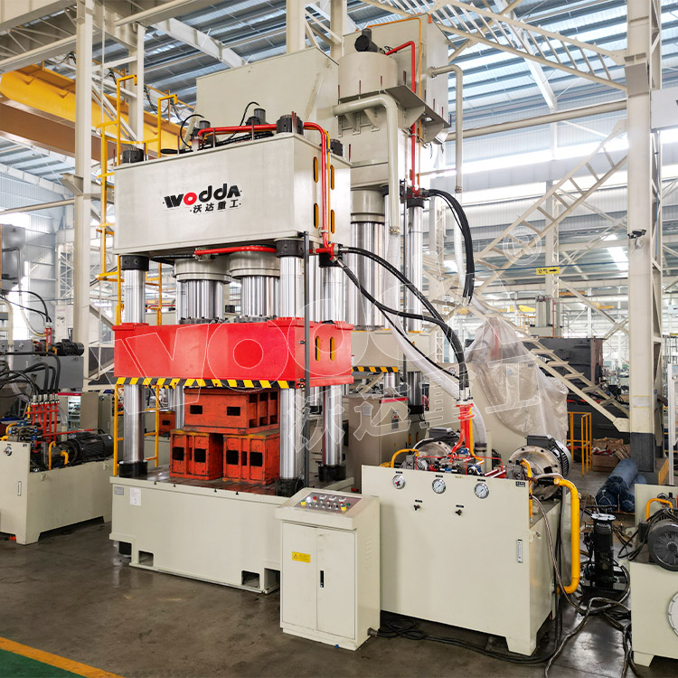 1000噸雙缸四柱液壓機(jī)(圖3) 1000噸雙缸四柱液壓機(jī)(圖3)