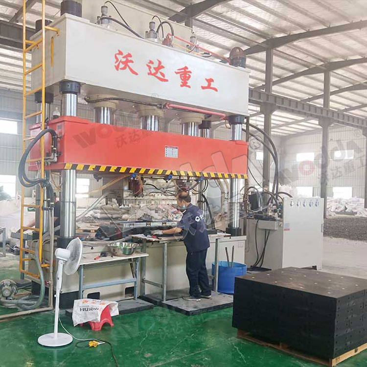 1000噸復合材料熱壓成型液壓機