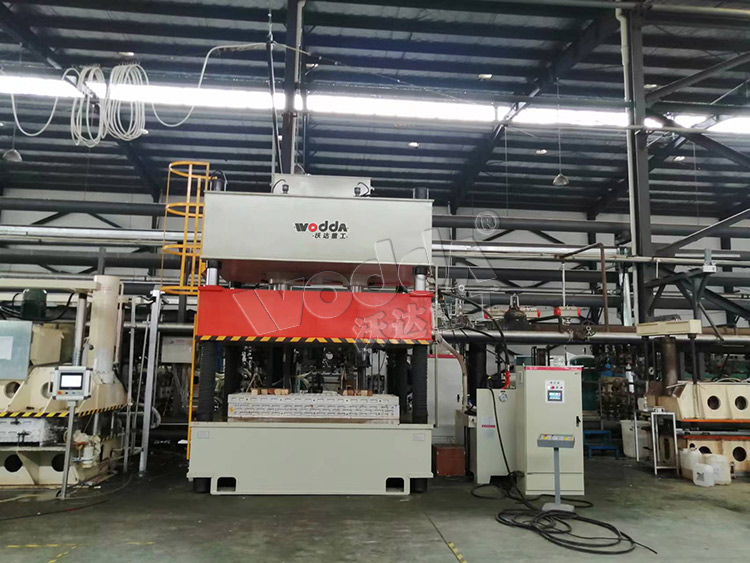 伺服315噸大臺面四柱液壓機 伺服315噸大臺面四柱液壓機