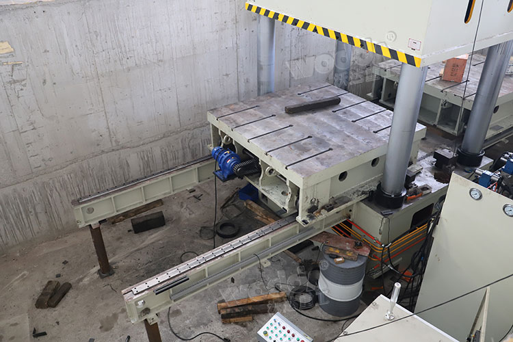 1500噸液壓機(jī)細(xì)節(jié)圖 1500噸液壓機(jī)細(xì)節(jié)圖