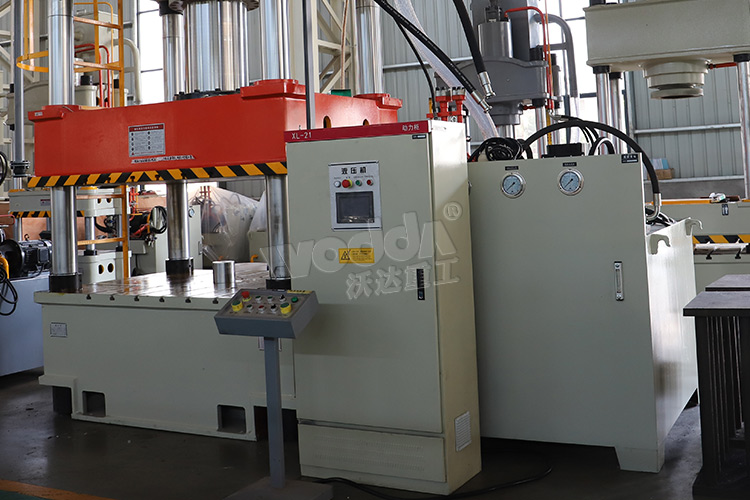 500噸液壓機(jī)（PLC動(dòng)力柜、移動(dòng)控制臺(tái)）