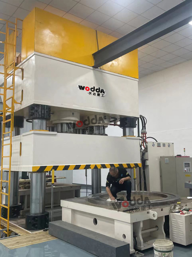 3000噸粉末成型液壓機安裝模具 3000噸粉末成型液壓機安裝模具