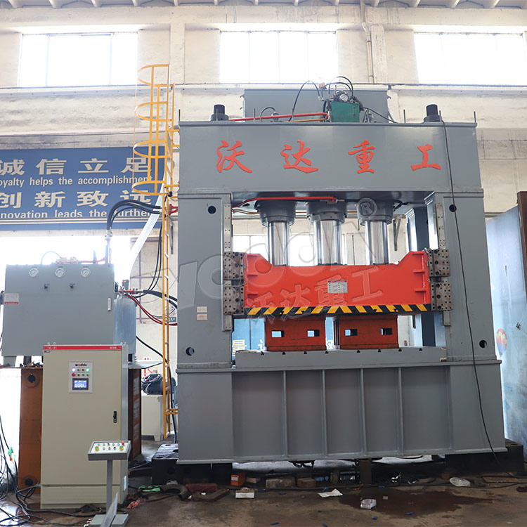 1000噸框架液壓機(jī) 1000噸框架液壓機(jī)