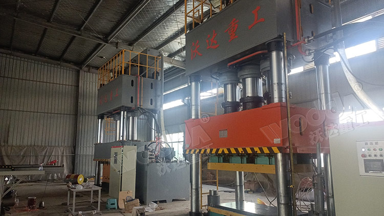 1500噸四柱液壓機模壓SMC汽車導流罩客戶現場