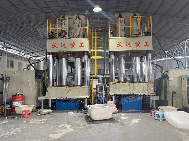 1000噸模壓建筑塑料模殼成型液壓機(jī)客戶現(xiàn)場 1000噸模壓建筑塑料模殼成型液壓機(jī)客戶現(xiàn)場