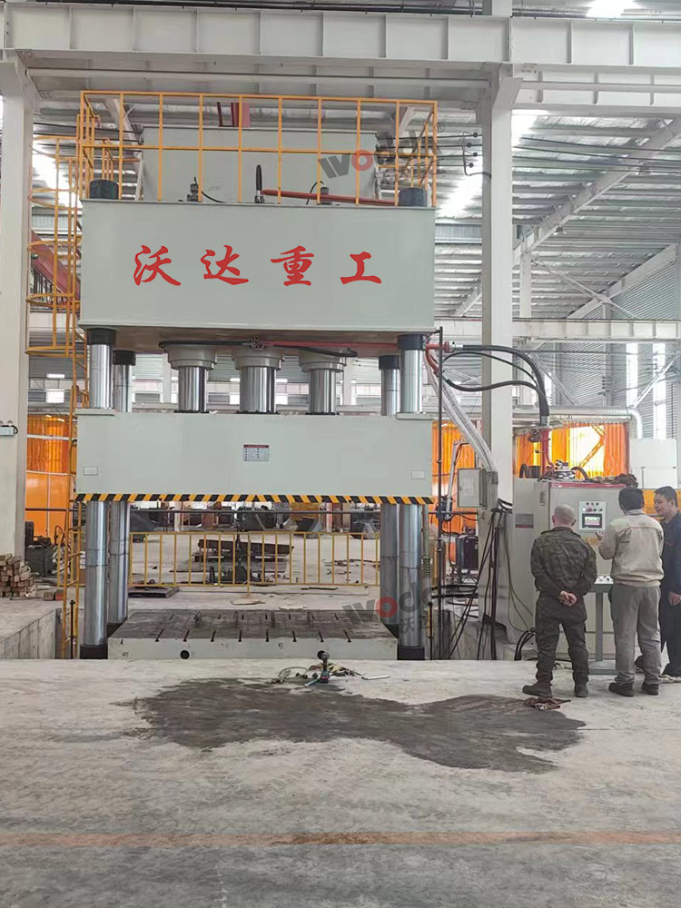 1000噸汽車配件拉伸成型液壓機(jī) 1000噸汽車配件拉伸成型液壓機(jī)