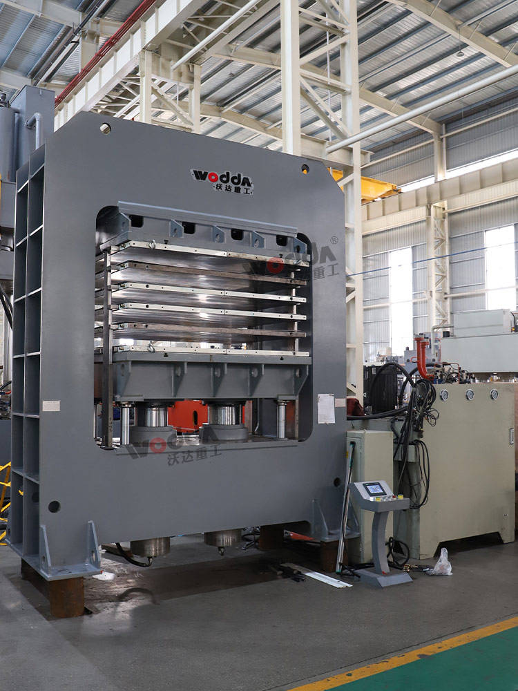 400噸復(fù)合板材多層熱壓機(jī)車(chē)間實(shí)拍