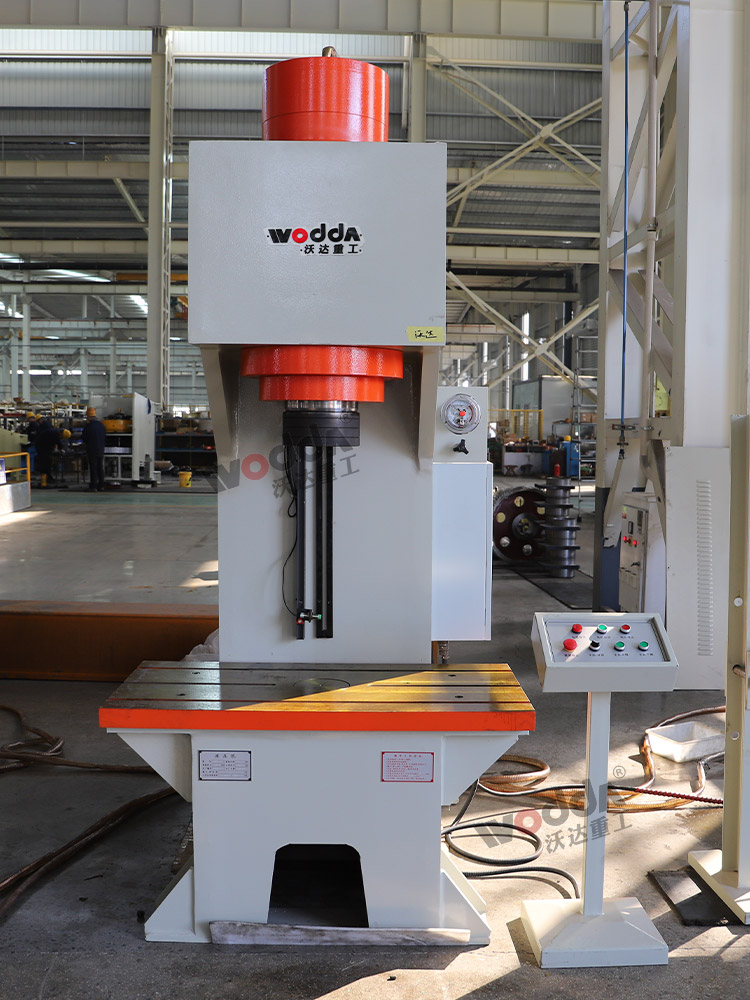 200噸單柱液壓機(jī) 200噸單柱液壓機(jī)