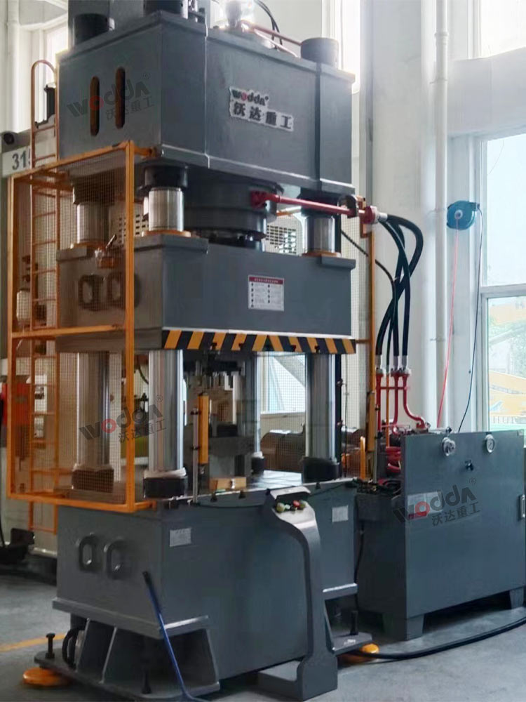 630噸四柱液壓機(jī) 630噸四柱液壓機(jī)