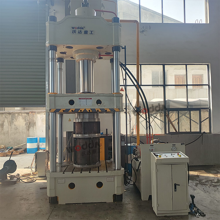 315噸四柱液壓機客戶現場 315噸四柱液壓機客戶現場