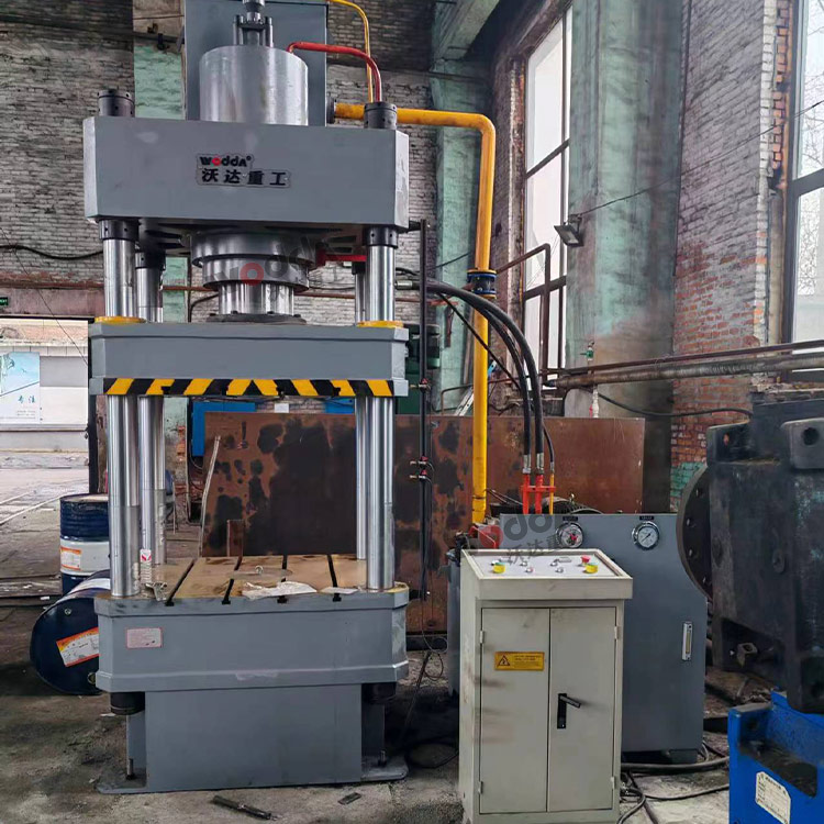 315噸鑄造四柱液壓機(jī)客戶(hù)現(xiàn)場(chǎng)