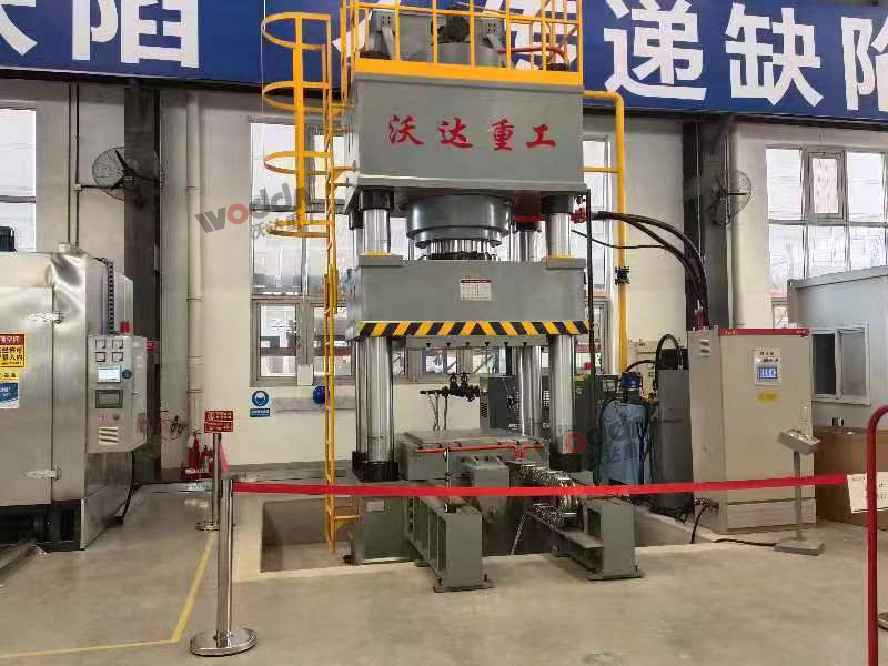 1000噸三梁四柱液壓機(jī)帶移動(dòng)工作臺(tái) 1000噸三梁四柱液壓機(jī)帶移動(dòng)工作臺(tái)