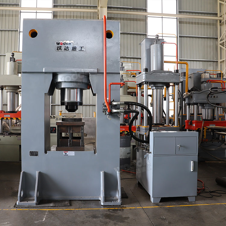 500噸龍門(mén)液壓機(jī) 500噸龍門(mén)液壓機(jī)