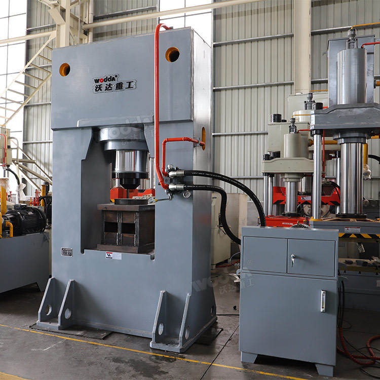 500噸龍門(mén)油壓機(jī) 500噸龍門(mén)油壓機(jī)