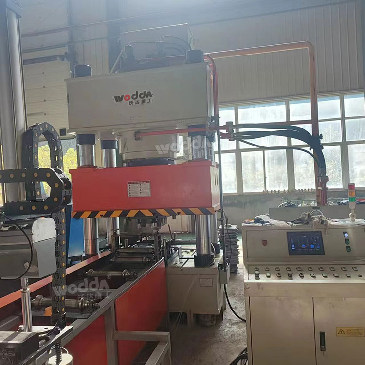 630噸三梁四柱液壓機(錨桿托盤液壓機) 630噸三梁四柱液壓機(錨桿托盤液壓機)