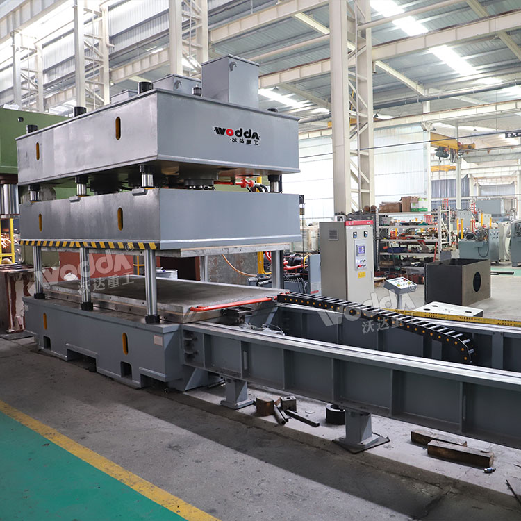 鋁蜂窩熱壓機(jī)車(chē)間試機(jī) 鋁蜂窩熱壓機(jī)車(chē)間試機(jī)