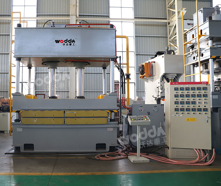 400噸四柱液壓機(jī)車間實物