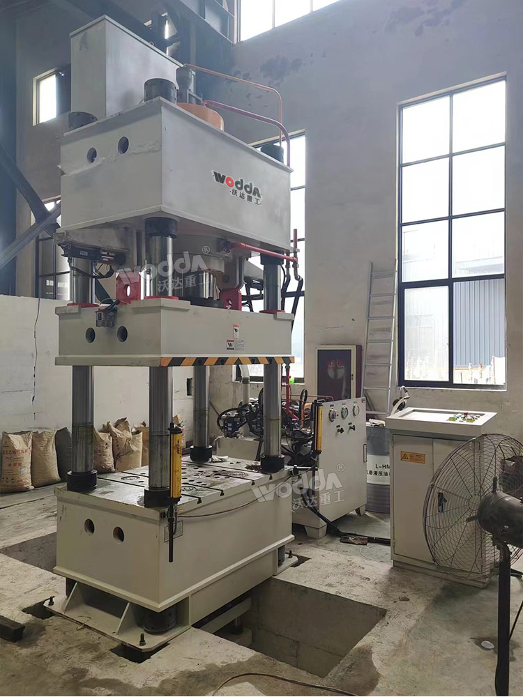 400噸液壓墊拉伸機(jī)安裝完成 400噸液壓墊拉伸機(jī)安裝完成