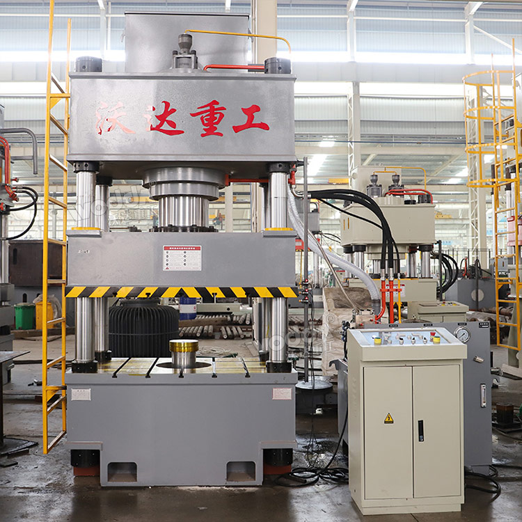 三梁四柱液壓機(jī) 三梁四柱液壓機(jī)