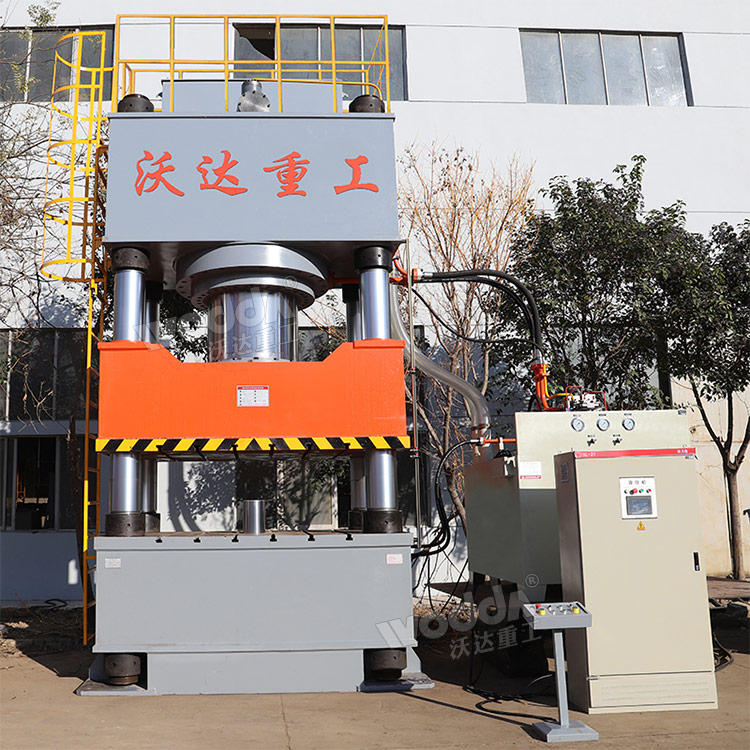 2000噸三梁四柱液壓機(jī) 2000噸三梁四柱液壓機(jī)