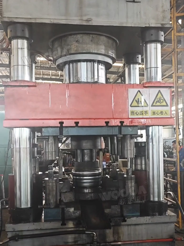 1000噸四柱液壓機(jī)沖壓汽車輪轂 1000噸四柱液壓機(jī)沖壓汽車輪轂