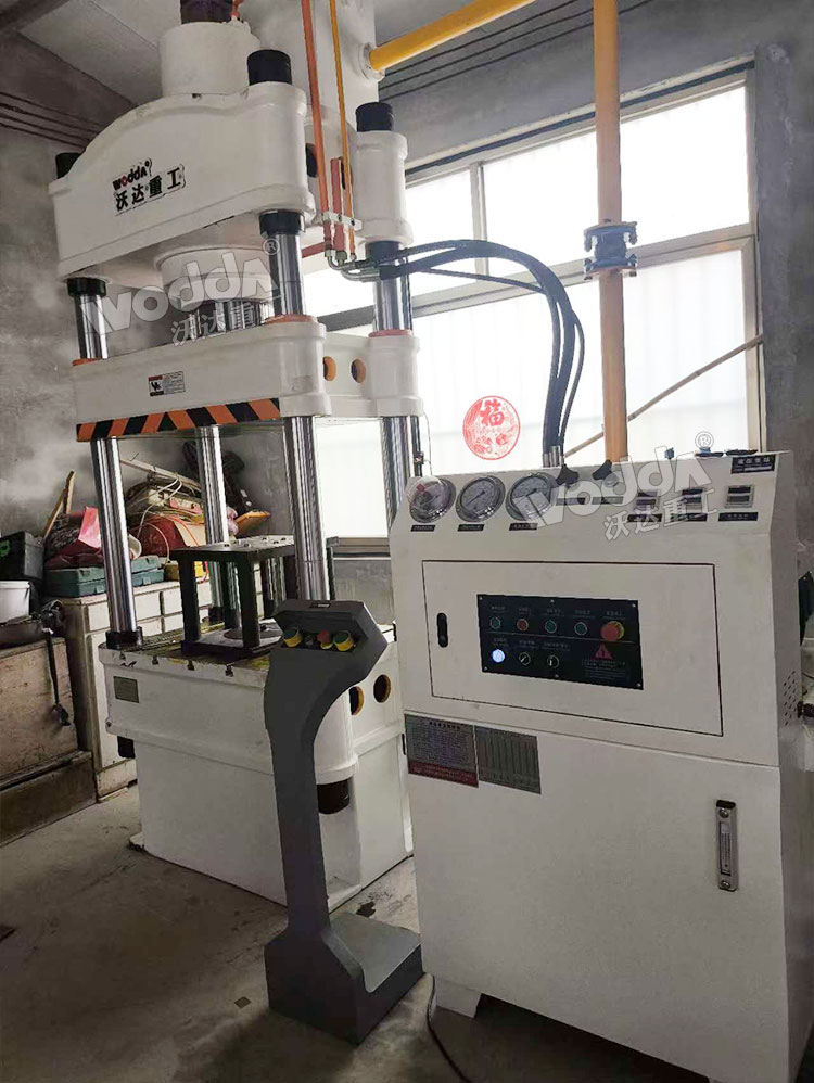 200噸拉伸機(jī)安裝完成 200噸拉伸機(jī)安裝完成