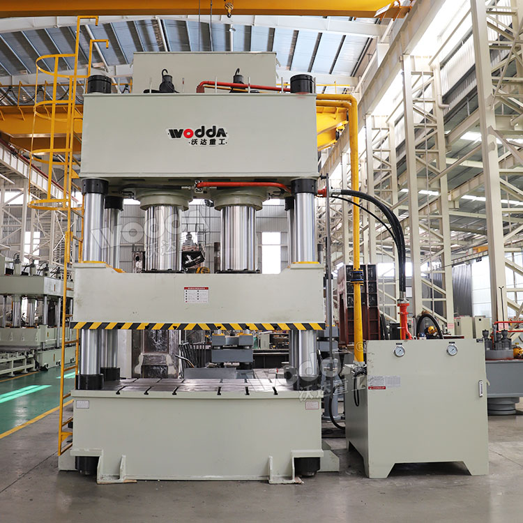 1000噸三梁四柱液壓機(jī) 1000噸三梁四柱液壓機(jī)