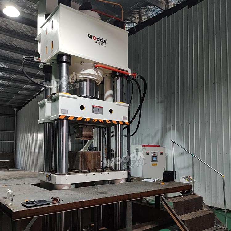 800噸石墨匣缽液壓機(jī)現(xiàn)場(chǎng) 800噸石墨匣缽液壓機(jī)現(xiàn)場(chǎng)