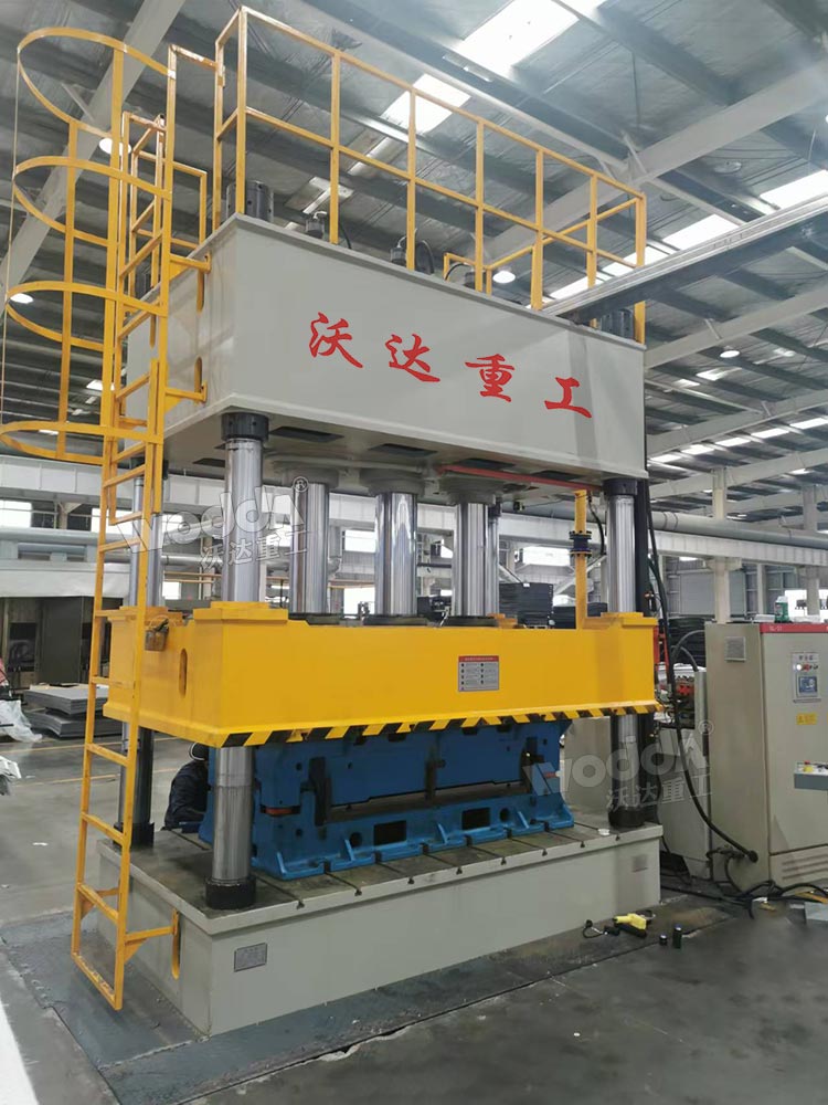 400噸汽車(chē)內(nèi)飾件成型液壓機(jī)現(xiàn)場(chǎng)