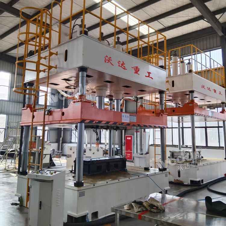 315噸汽車內飾件成型液壓機現(xiàn)場