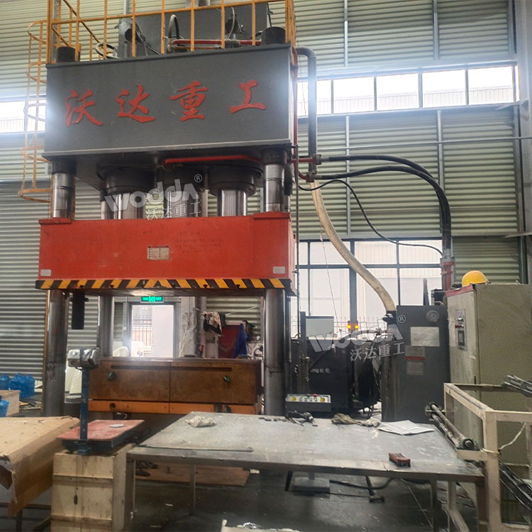 汽車導(dǎo)流罩成型液壓機