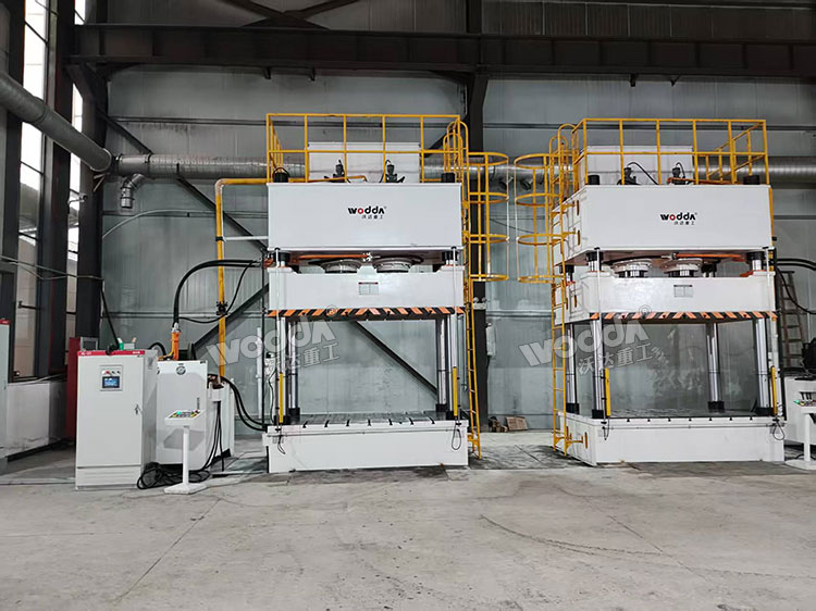 630噸四柱液壓機(jī) 630噸四柱液壓機(jī)