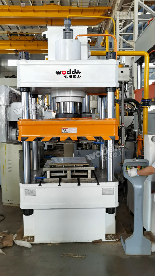 200噸不銹鋼桶蓋沖壓成型機(jī)