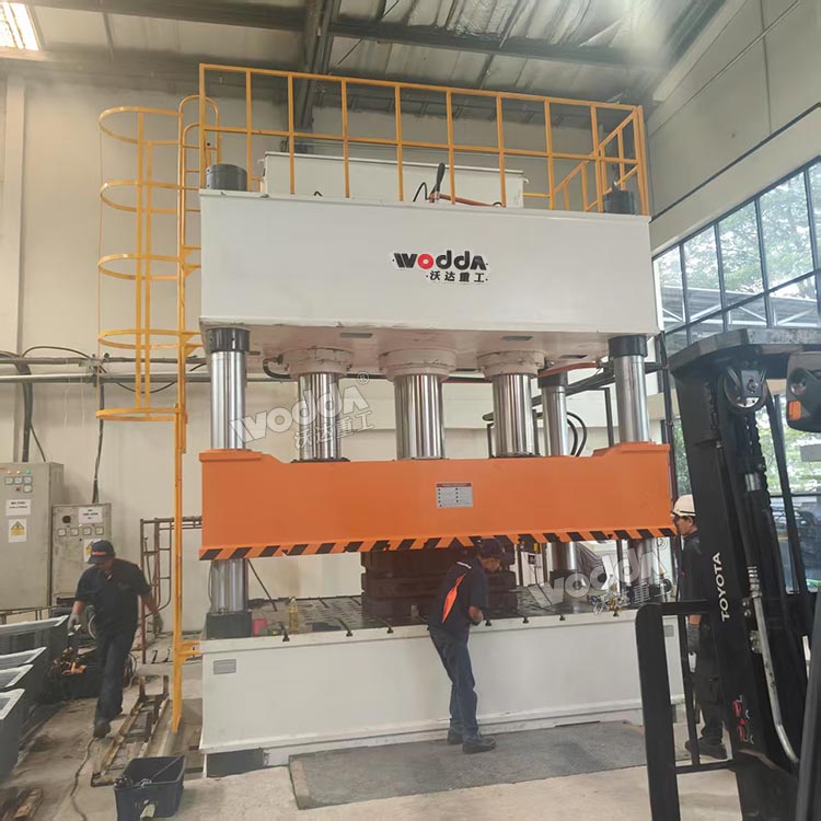 1000噸四柱液壓機(jī) 1000噸四柱液壓機(jī)