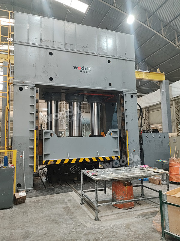 2000噸復(fù)合材料成型液壓機(jī)