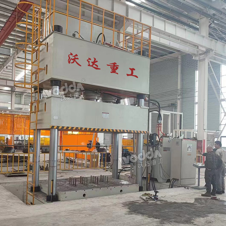 1000噸液壓墊拉伸液壓機現(xiàn)場