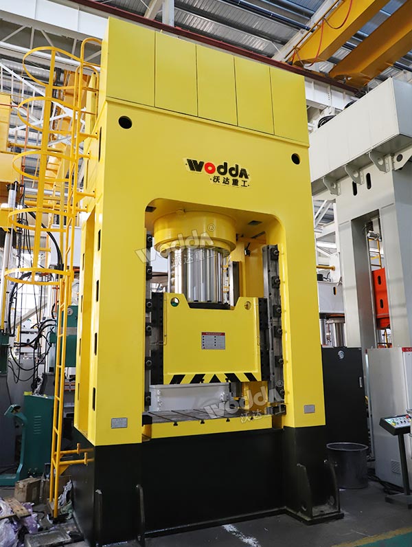 1000噸框架式液壓機.jpg 1000噸框架式液壓機.jpg