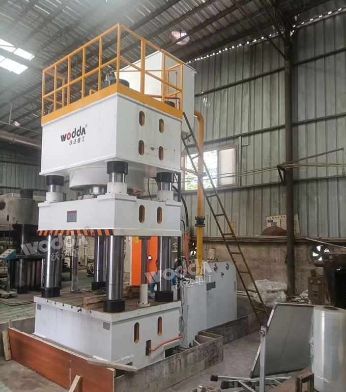 1600噸粉末成型液壓機安裝完成 1600噸粉末成型液壓機安裝完成