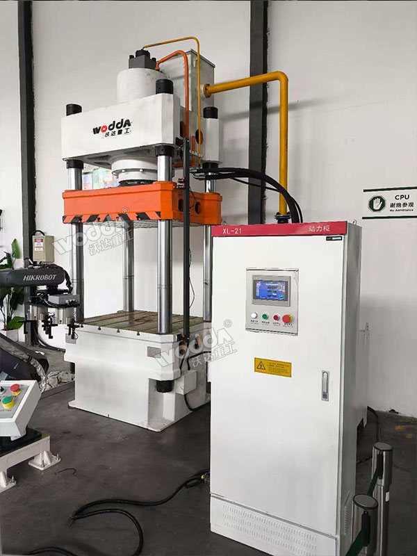 315噸四柱液壓機現(xiàn)場