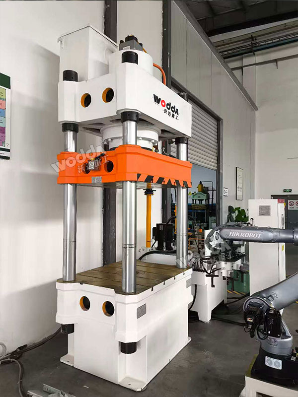 315噸四柱液壓機（伺服）