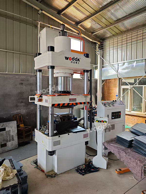 200噸四柱液壓機(jī)